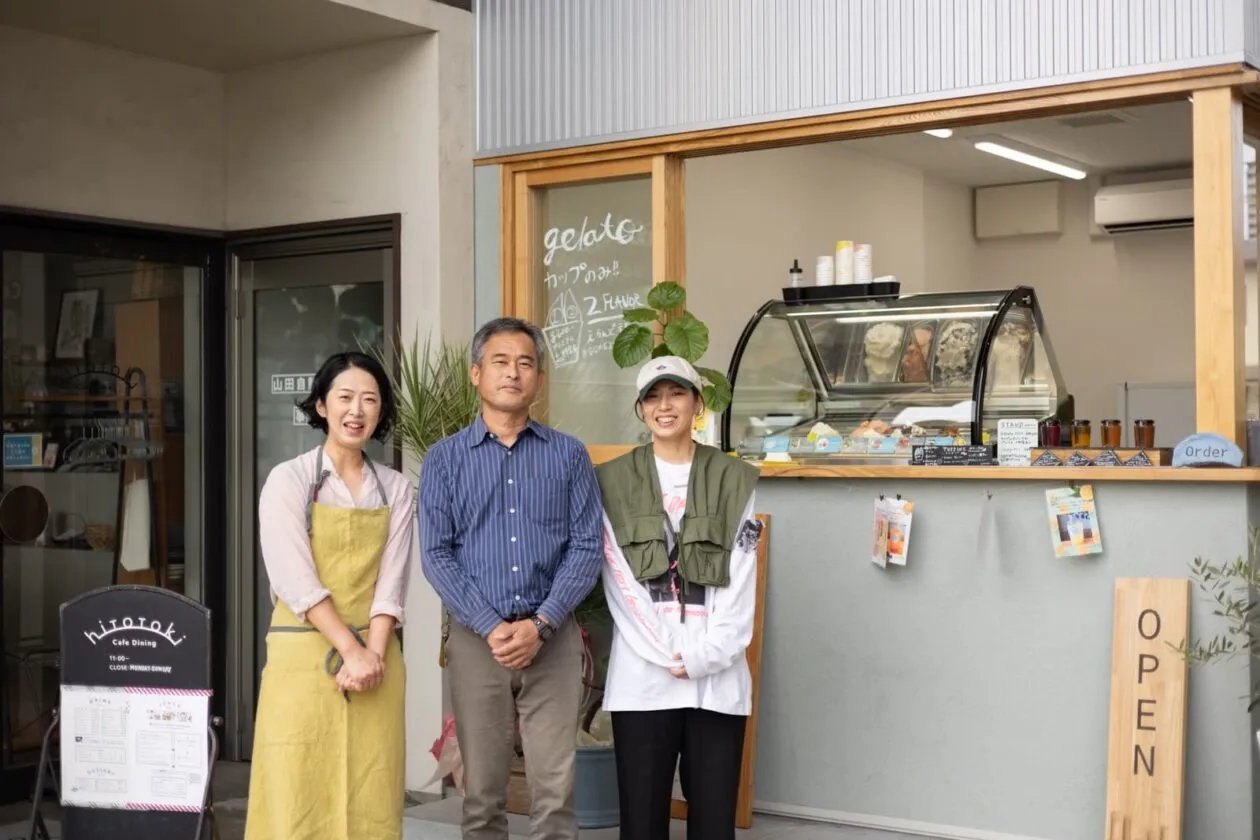 枚方市の元自動車工場内の人気カフェにオンリーワンのカフェスタンドを増床リフォーム「hitotoki STAND」
