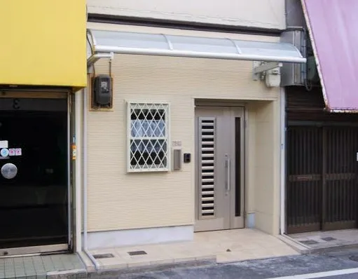 長い間続けてこられた商店を閉めて、住宅に造り替える