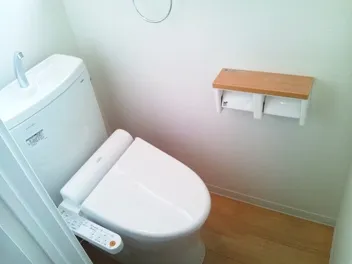ホワイトがインテリアの基調となるTOILET
