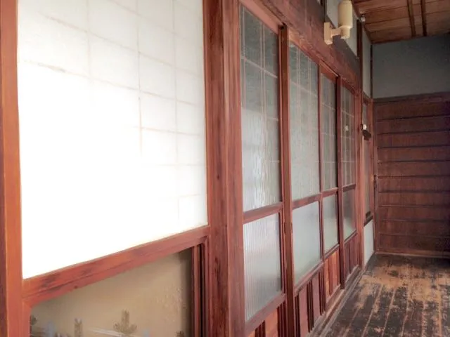 ほとんど足を踏み入れる事のなかった家の裏手の犬走りを有効活用