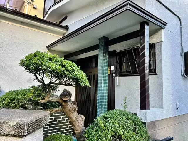 昭和40年代に建築された木造2階建て住宅を、令和の時代に断熱...